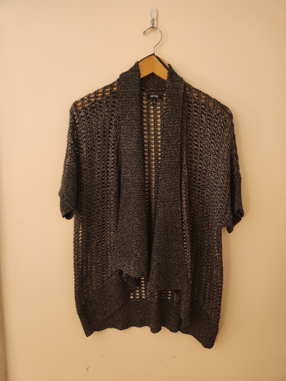 Apt. 9 Women’s Medium Black Gray Open Knit Short Sleeve Cardigan